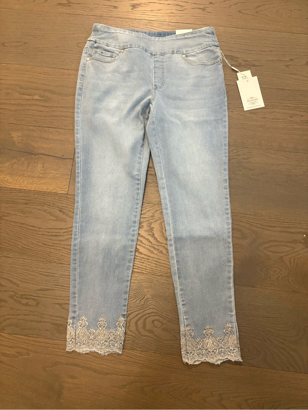 GG ladies blue denim jeans sz 8 with embroidery NWT ret $249USD